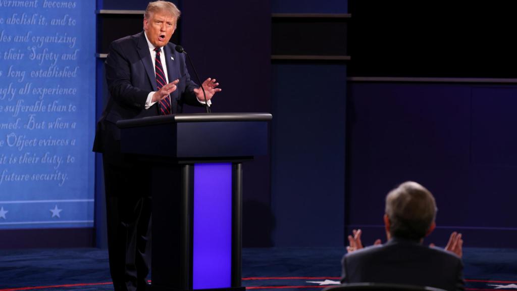 Donald Trump en una de sus discusiones con el moderador del debate, Chris Wallace.