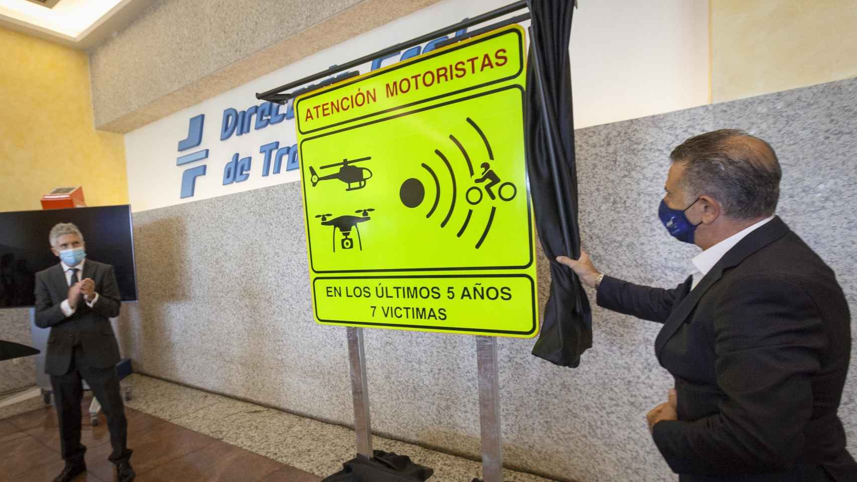 Presentación de la nueva señalización de tramos de riesgo para motoristas en la DGT