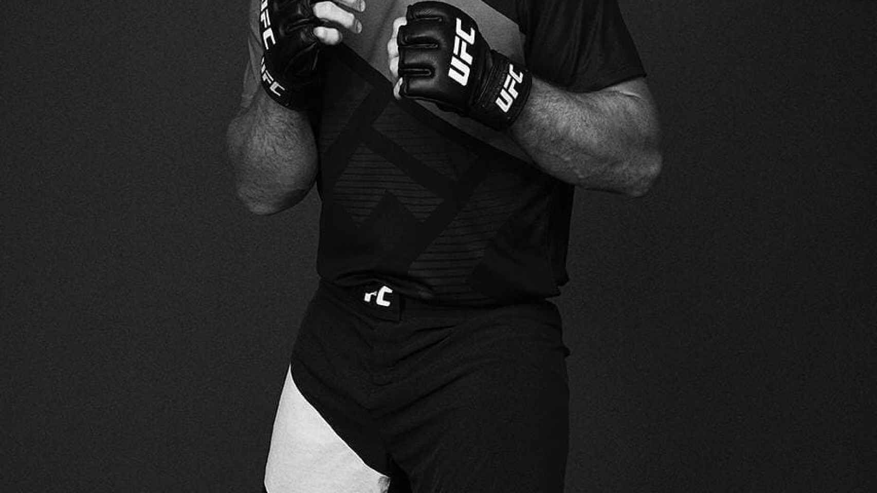 Juan Espino, posando para UFC
