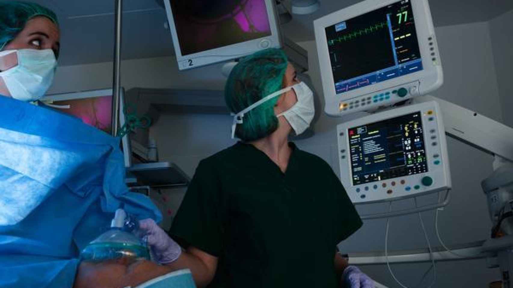 La figura del anestesista es clave en la cirugía.