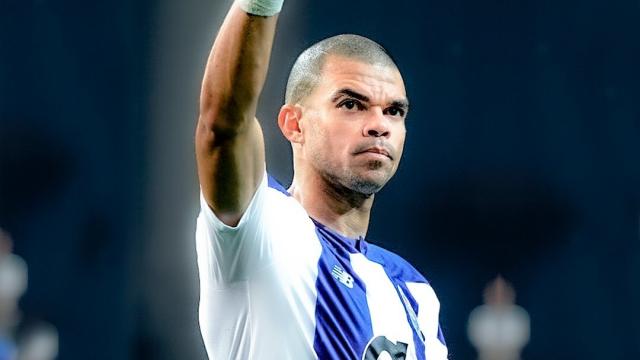 Pepe, en un partido del Oporto. Foto: (@officialpepe)