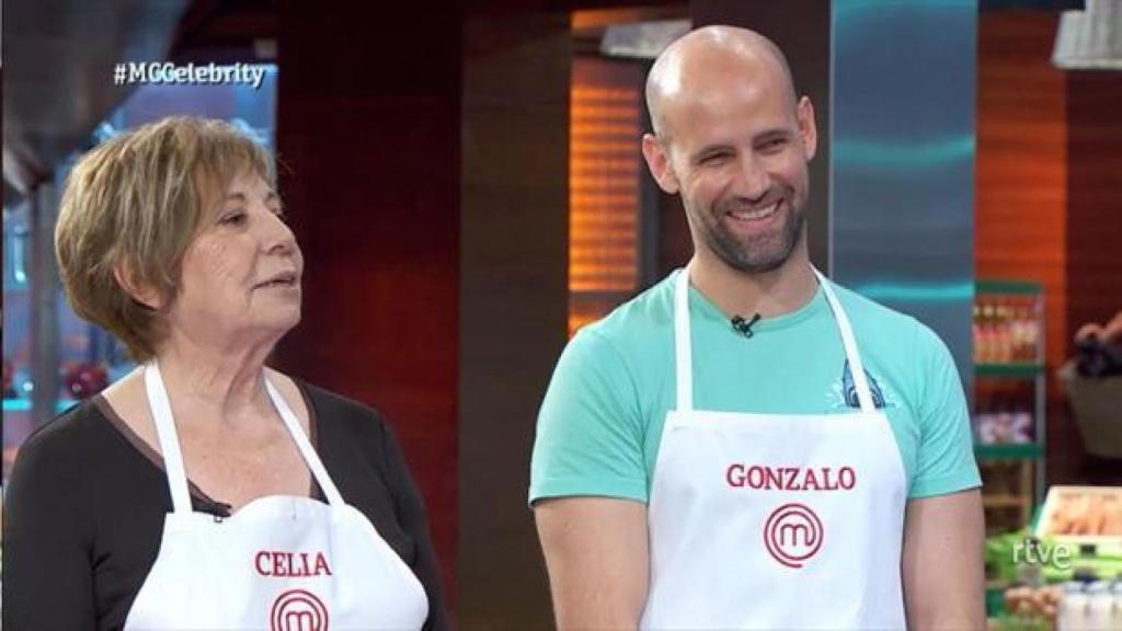 Gonzalo Miró junto a Celia Villalobos durante la competencia de 'MasterChef Celebrity'.