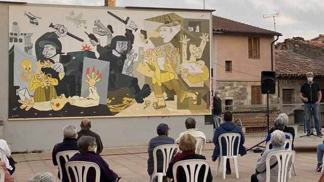 Mural con la versión independentista del 'Guernica' en Moyá, Barcelona.