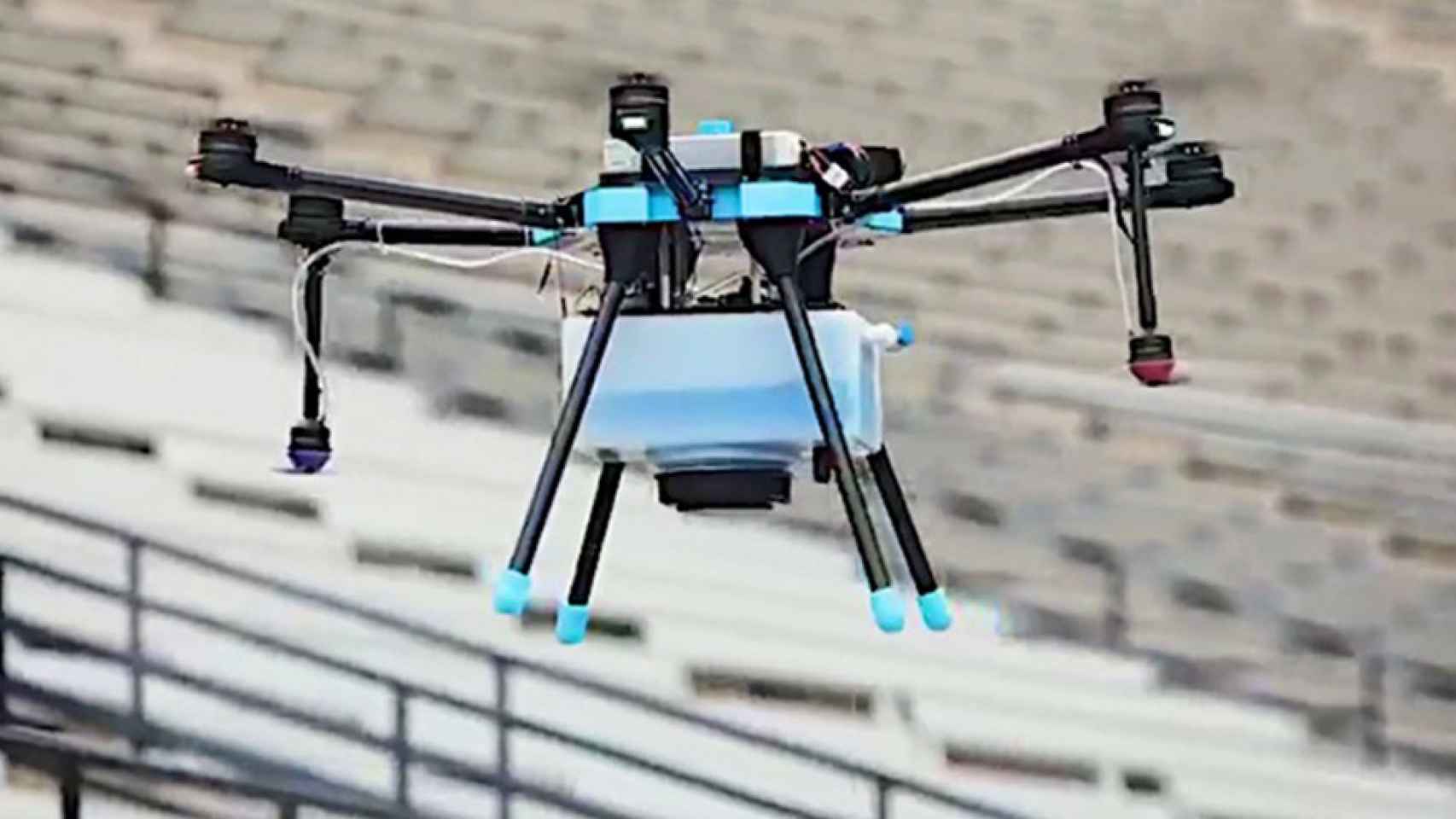 Dron capaz de desinfectar estadios.