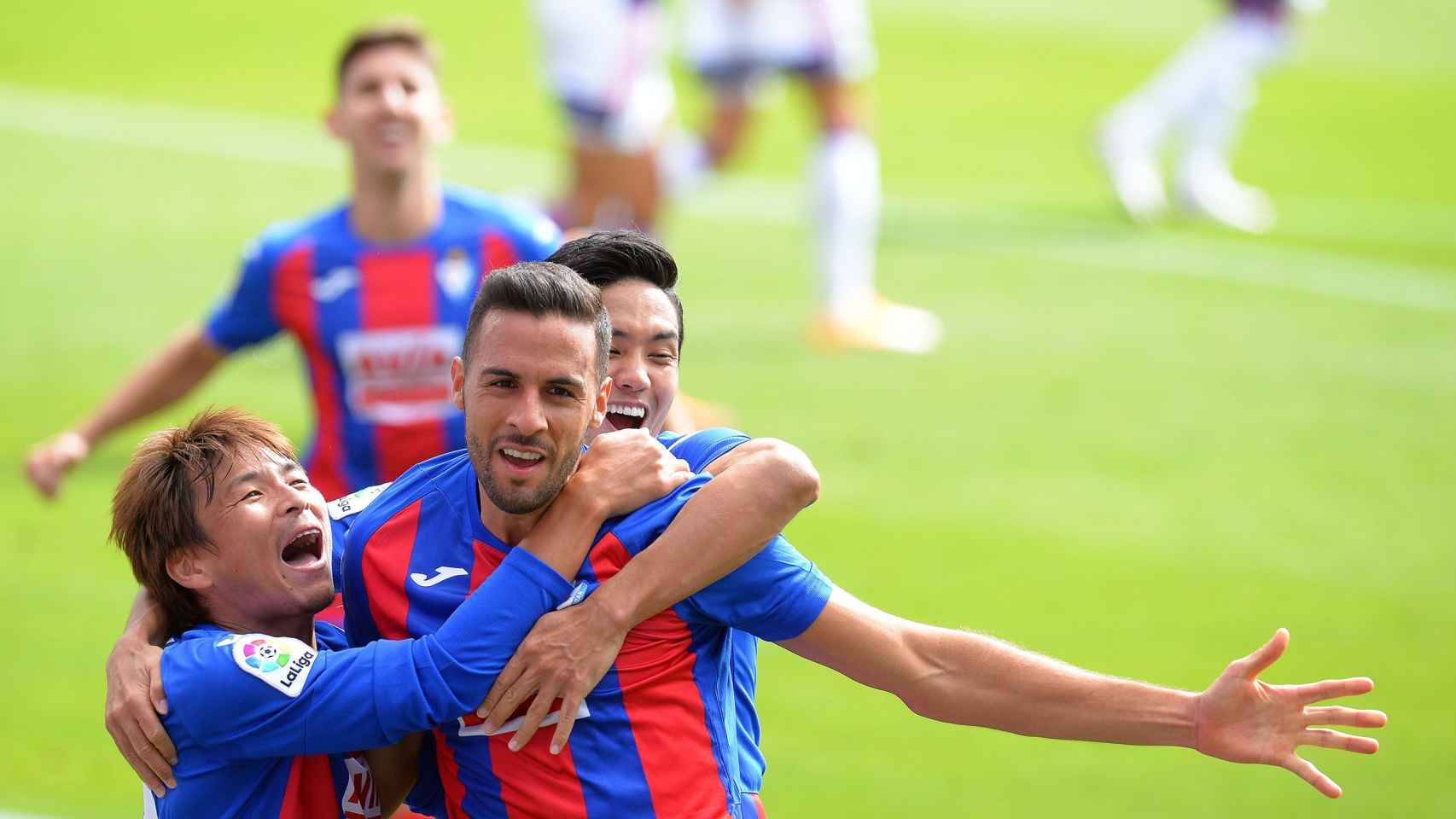 Esteban Burgos celebra su gol en el Valladolid - Eibar