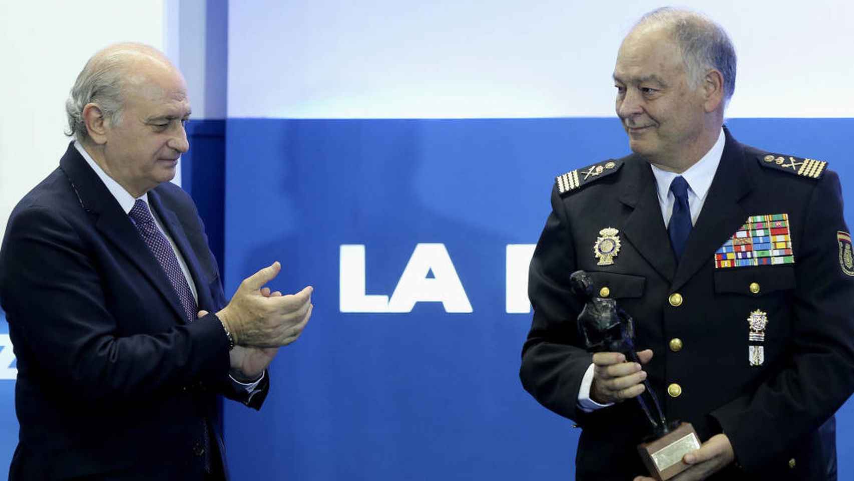 El exministro del Interior, Jorge Fernández Díaz (PP), con el antiguo DAO de la Policía Nacional Eugenio Pino.