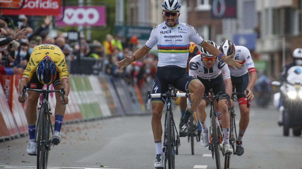 Roglic se impone a Alaphilippe sobre la línea de meta de Lieja