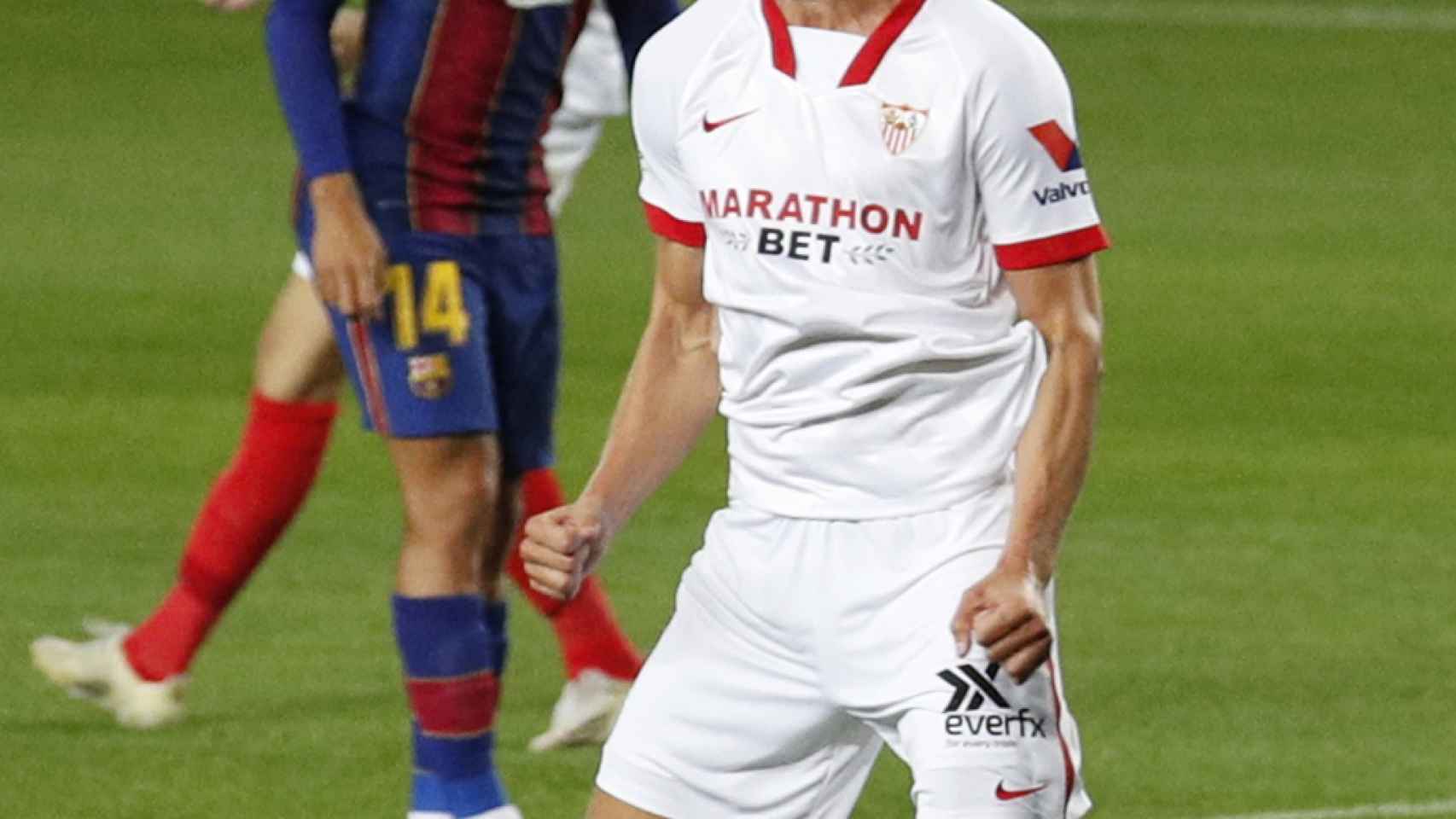 Luuk De Jong celebra su gol con el Sevilla ante el Barcelona, en la jornada 5 de La Liga