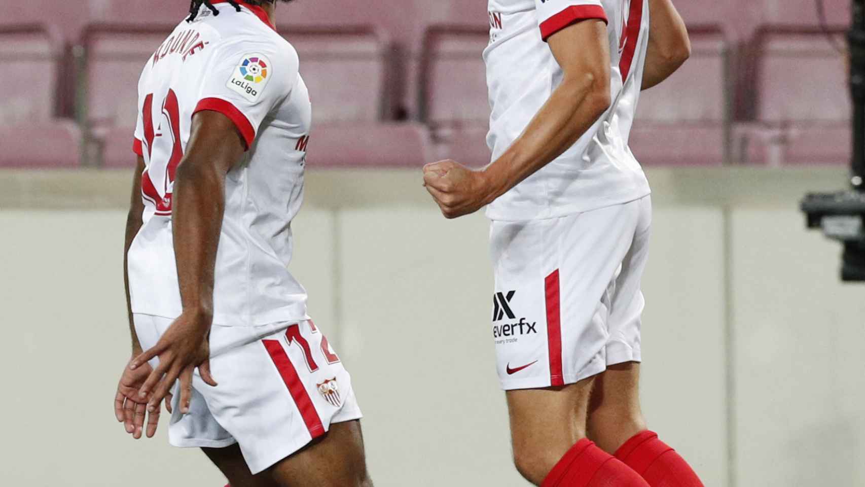 Luuk De Jong y Jules Koundé celebran el gol del Sevilla en la jornada 5 de La Liga
