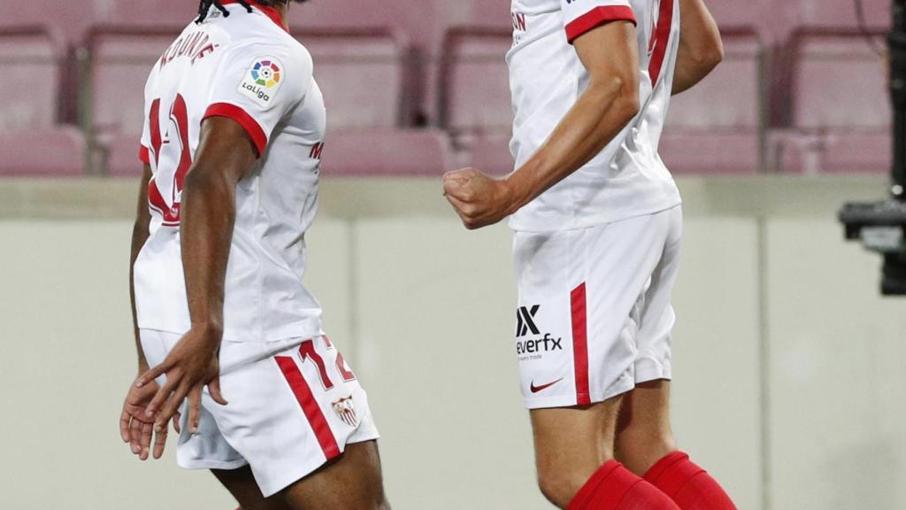 Luuk De Jong y Jules Koundé celebran el gol del Sevilla en la jornada 5 de La Liga
