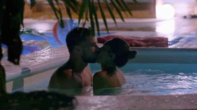 Tom besa a Sandra en 'La Isla de las Tentaciones'