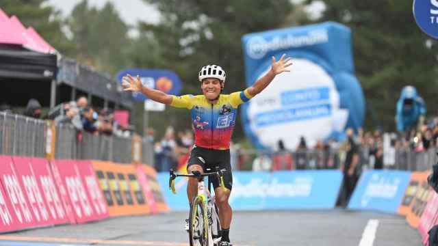 Caicedo celebra su victoria en el Giro de Italia