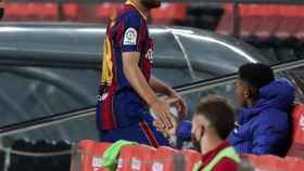 Jordi Alba tras ser sustituido ante el Sevilla FC
