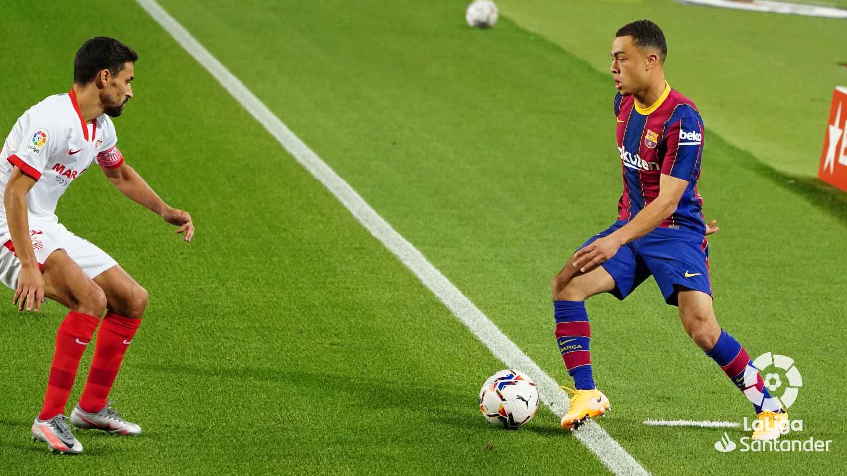 Sergiño Dest en su debut con el Barça
