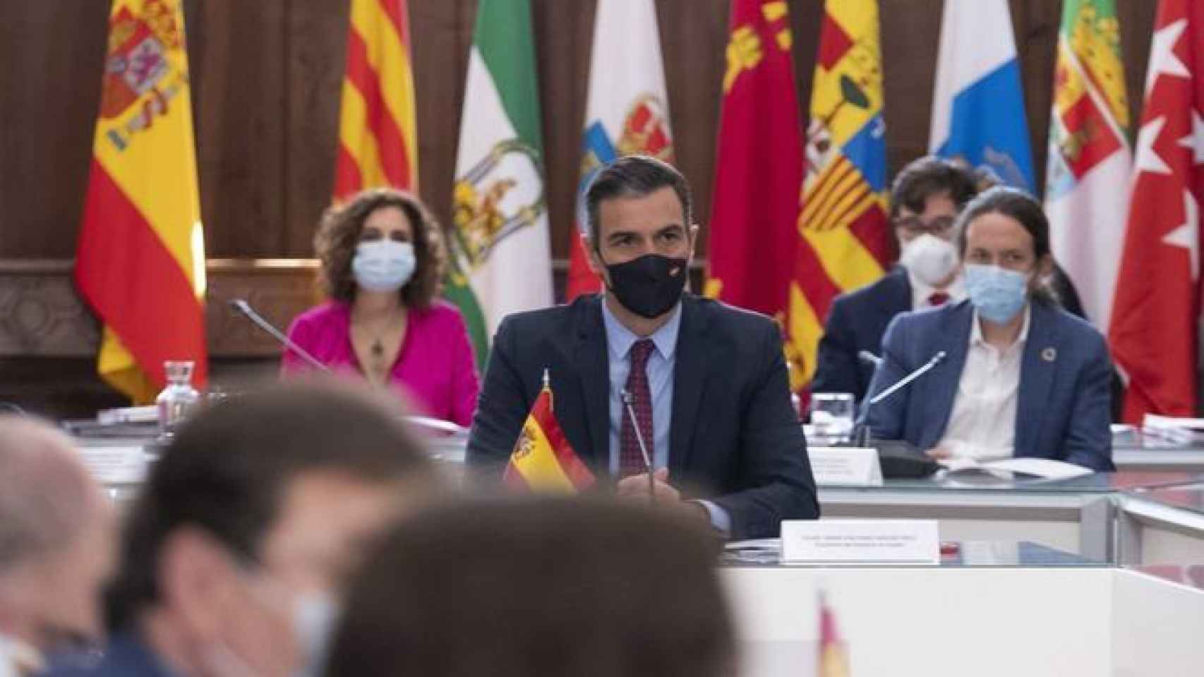 María Jesús Montero, Pedro Sánchez y Pablo Iglesias en la priemra Conferencia de presidentes tras la pandemia.