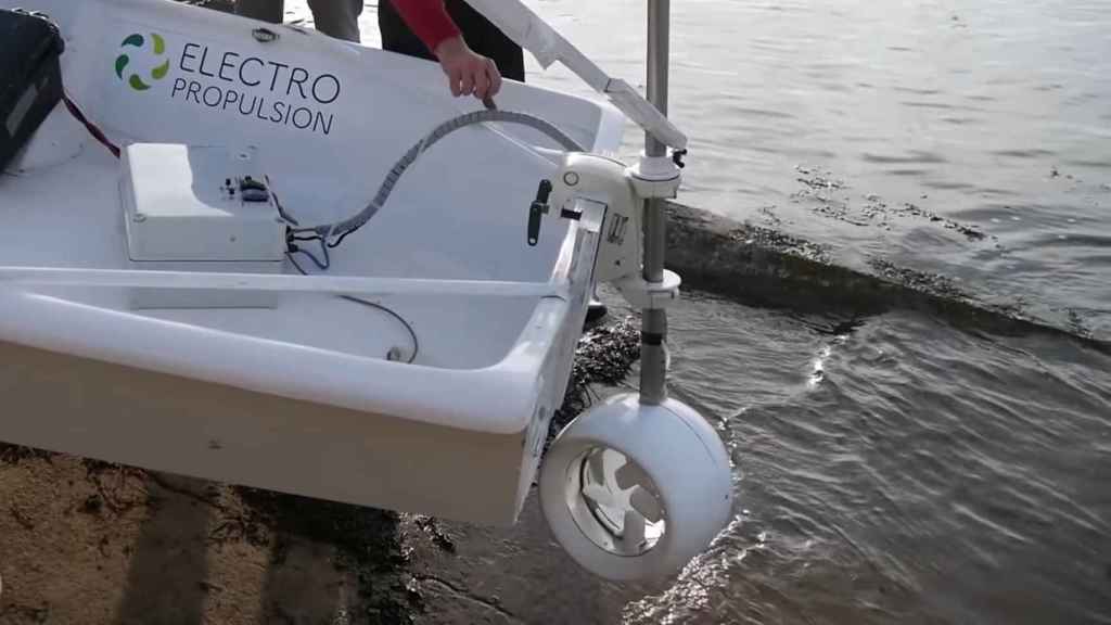 Barco con motor eléctrico y sin hélice