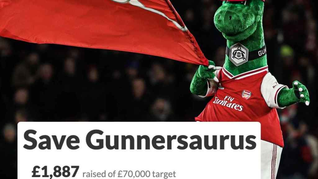 La mascota del Arsenal, Gunnersaurus, y el crowdfounding