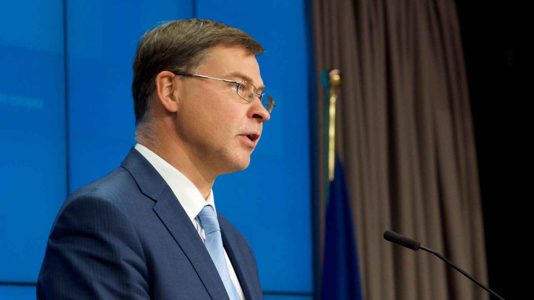 El vicepresidente económico de la Comisión, Valdis Dombrovskis, durante la rueda de prensa de este martes