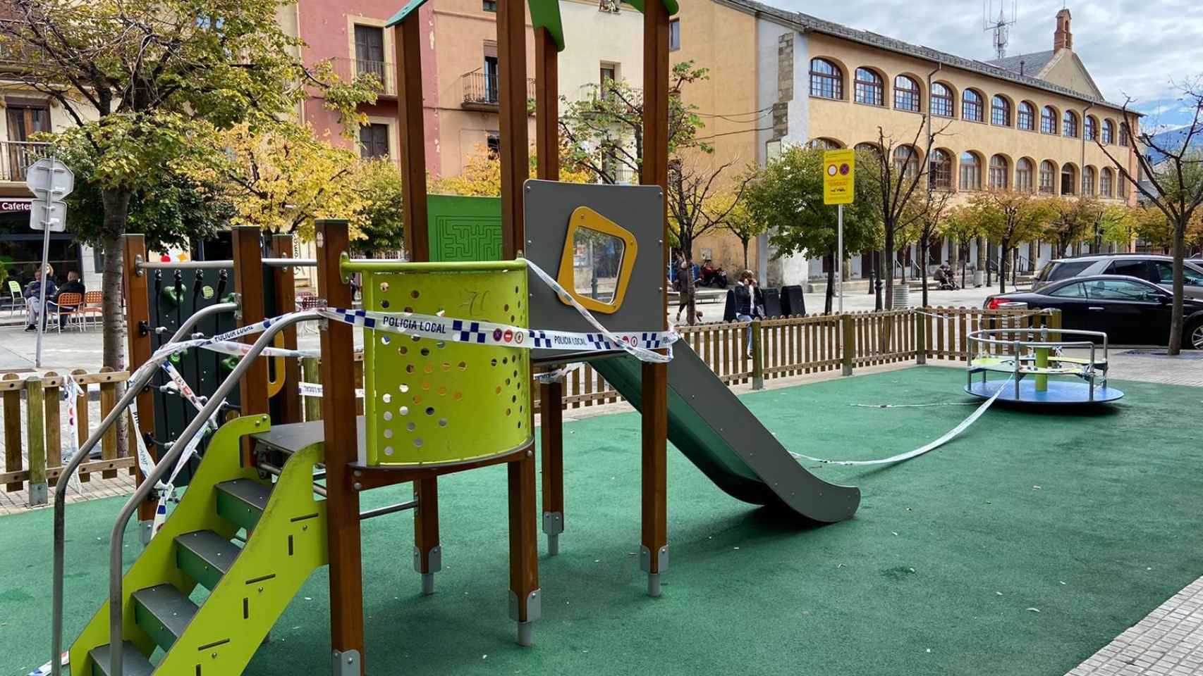 Parque infantil precintado en Puigcerdá