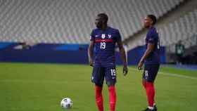 Mendy durante un partido con la selección francesa