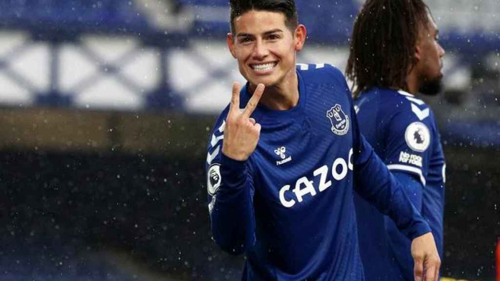 James Rodríguez celebra un gol con el Everton