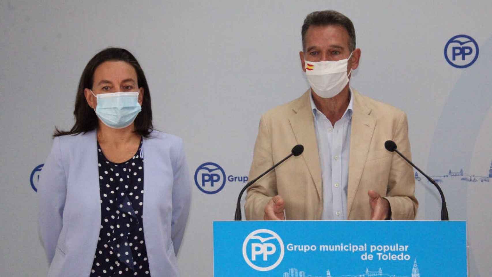 Los concejales del PP en el Ayuntamiento de Toledo José L. Gamarra y Amparo Granell
