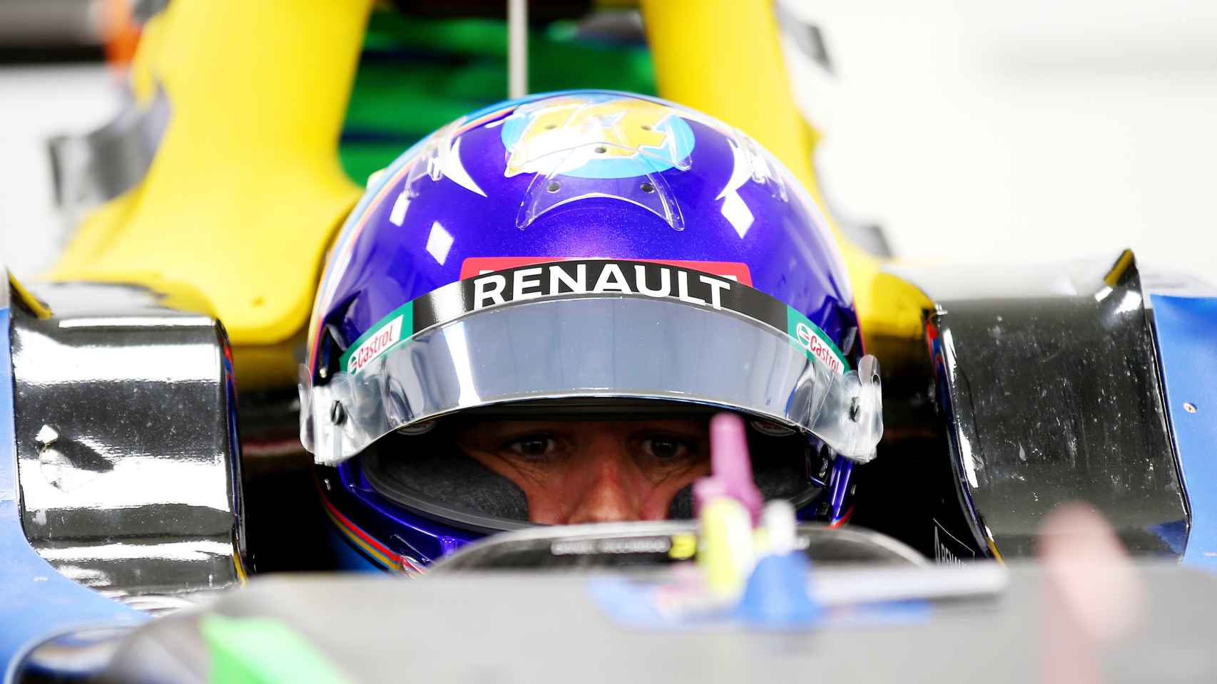 Fernando Alonso subido a un Renault