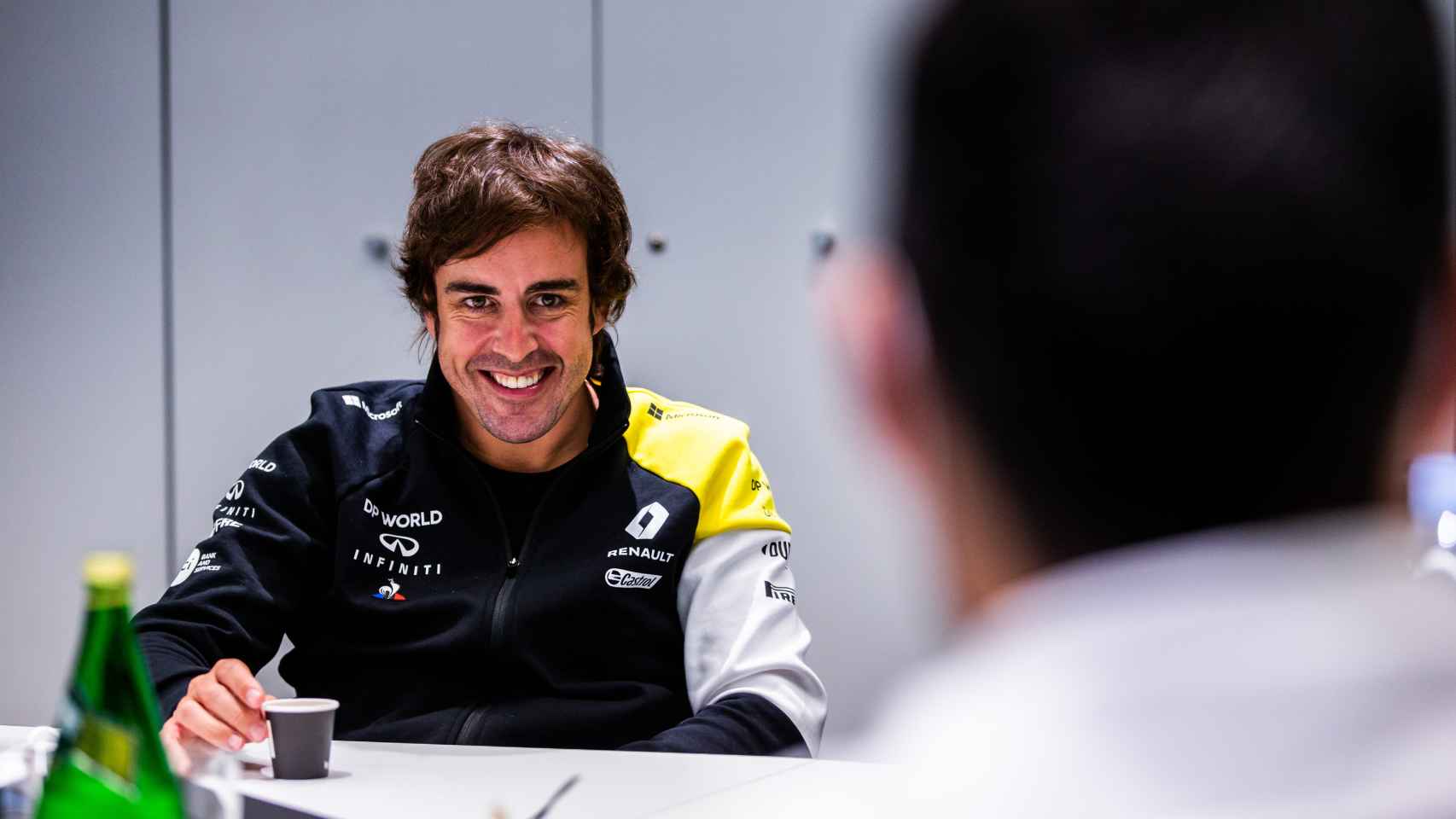 Fernando Alonso sonríe distendidamente