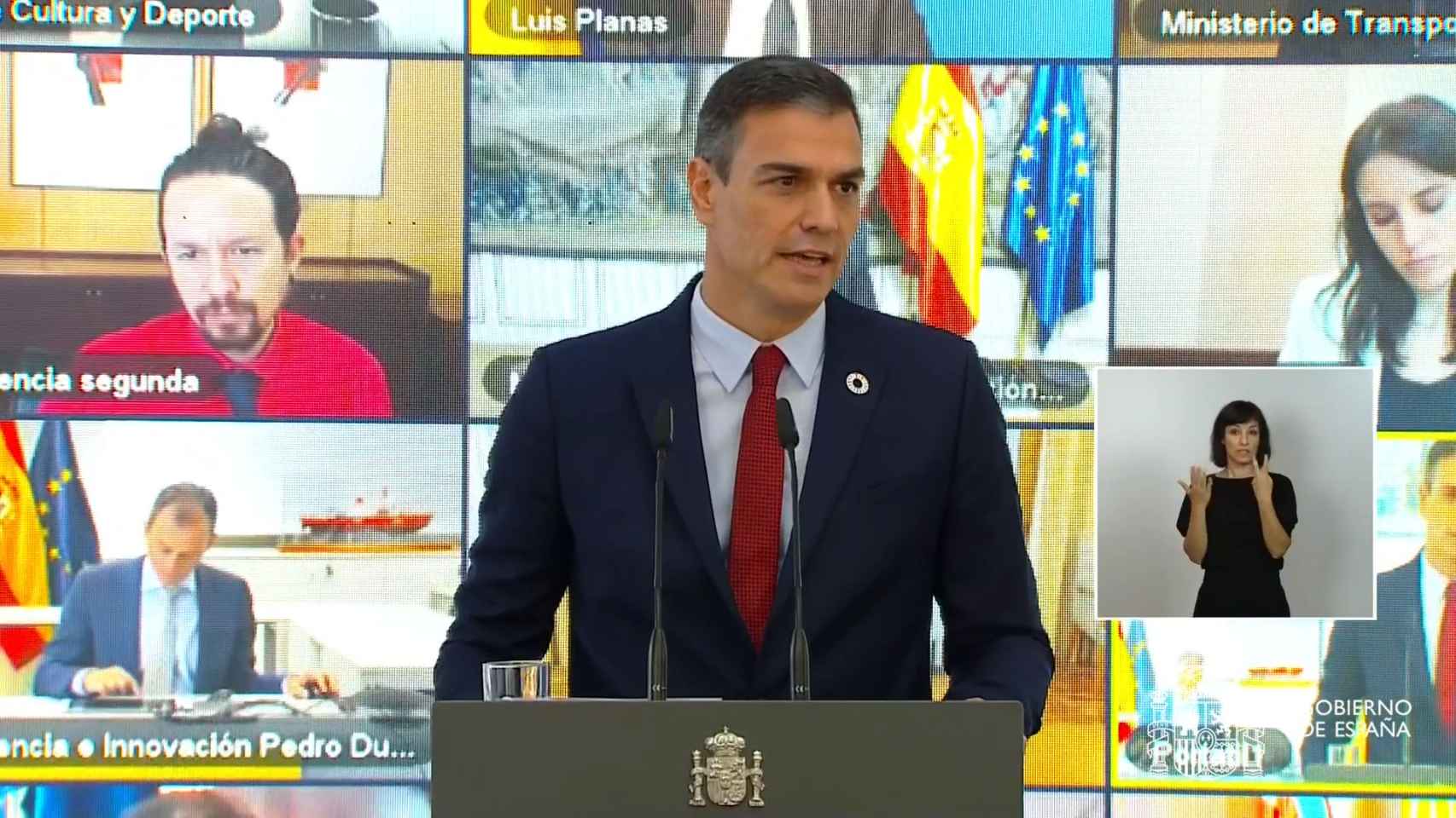 Pedro Sánchez, rodeado de sus ministros, en la presentación del plan de recuperación.