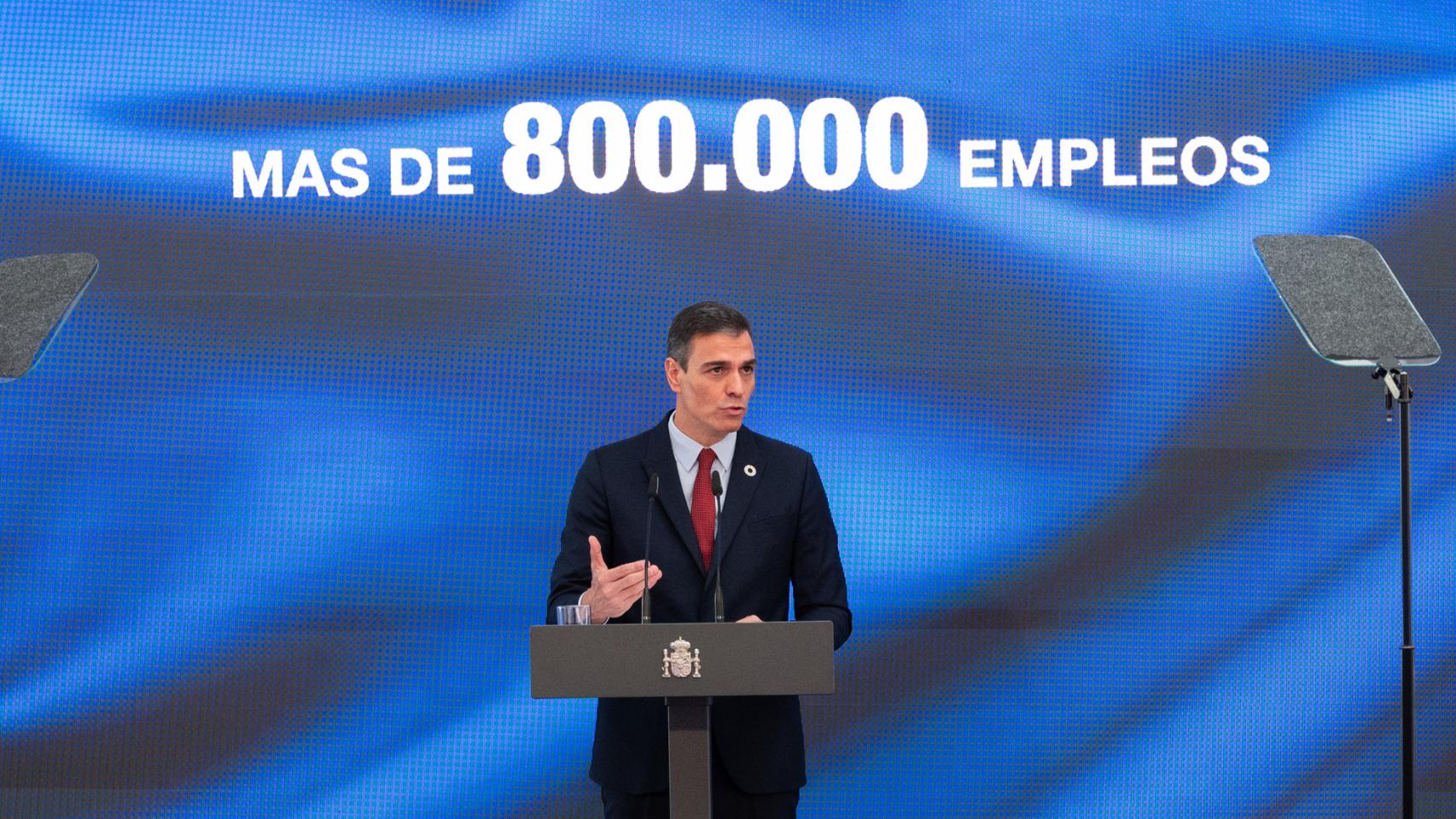 El presidente del Gobierno, Pedro Sánchez, promete 800.000 empleos en tres años.