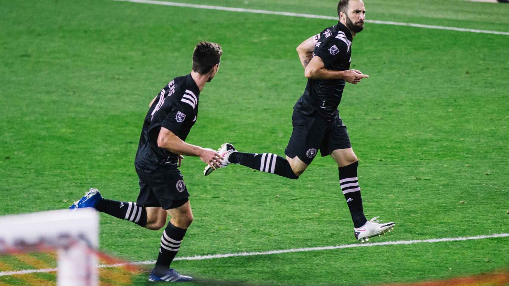 Higuaín celebra su primer gol con el Inter Miami