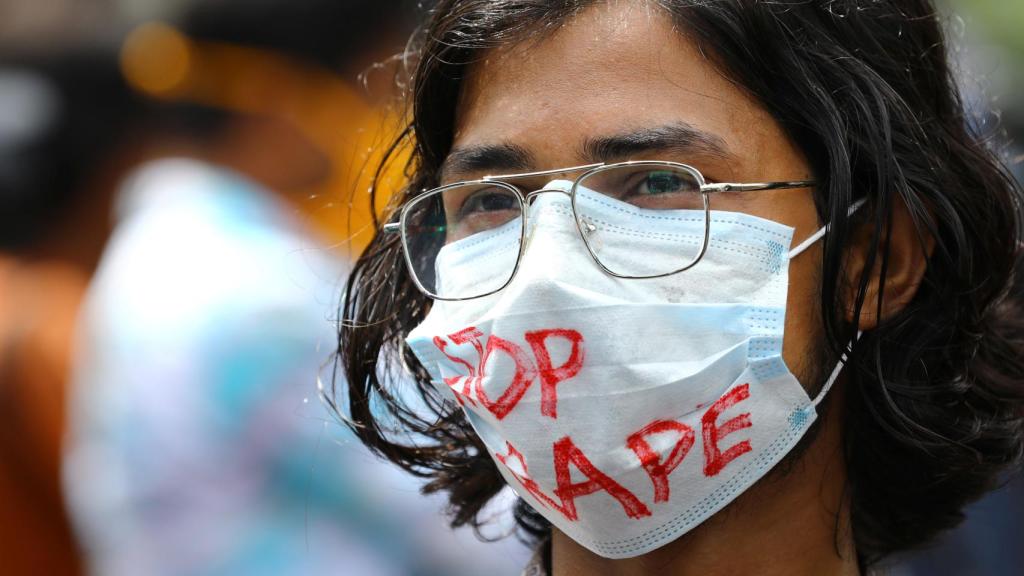 Protesta en Bangladesh por una violación grupal que fue grabada y difundida.