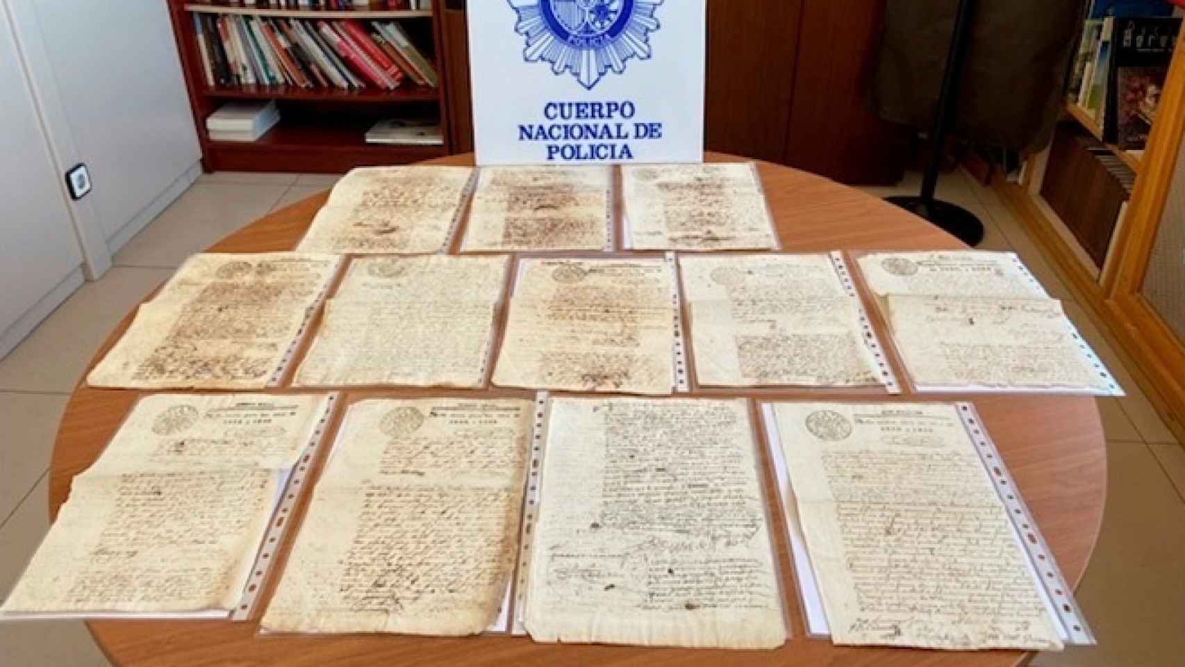 Los manuscritos recuperados por la Policía Nacional.