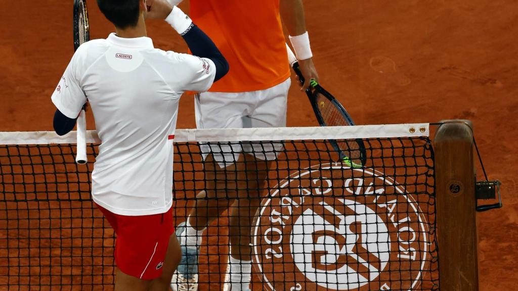 Djokovic y Carreño se saluda en la red