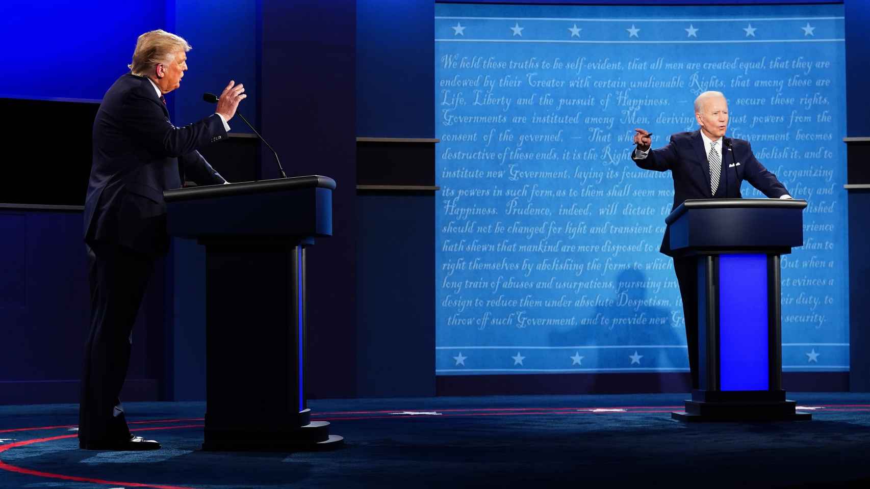 El presidente de Estados Unidos, Donald Trump, y el candidato a la Casa Blanca, Joe Biden, durante el primer debate electoral.