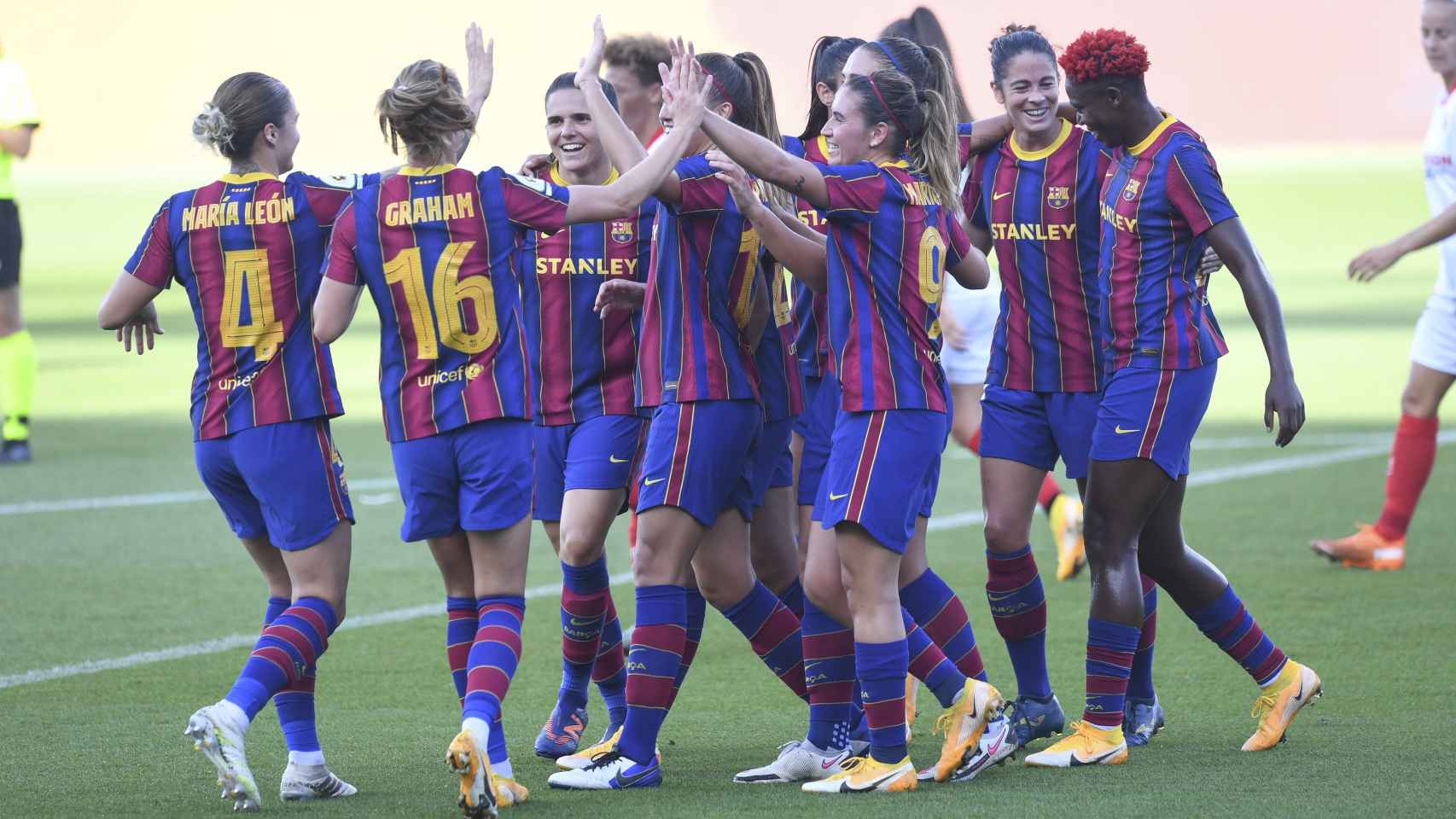 Las jugadoras del FC Barcelona celebran un gol