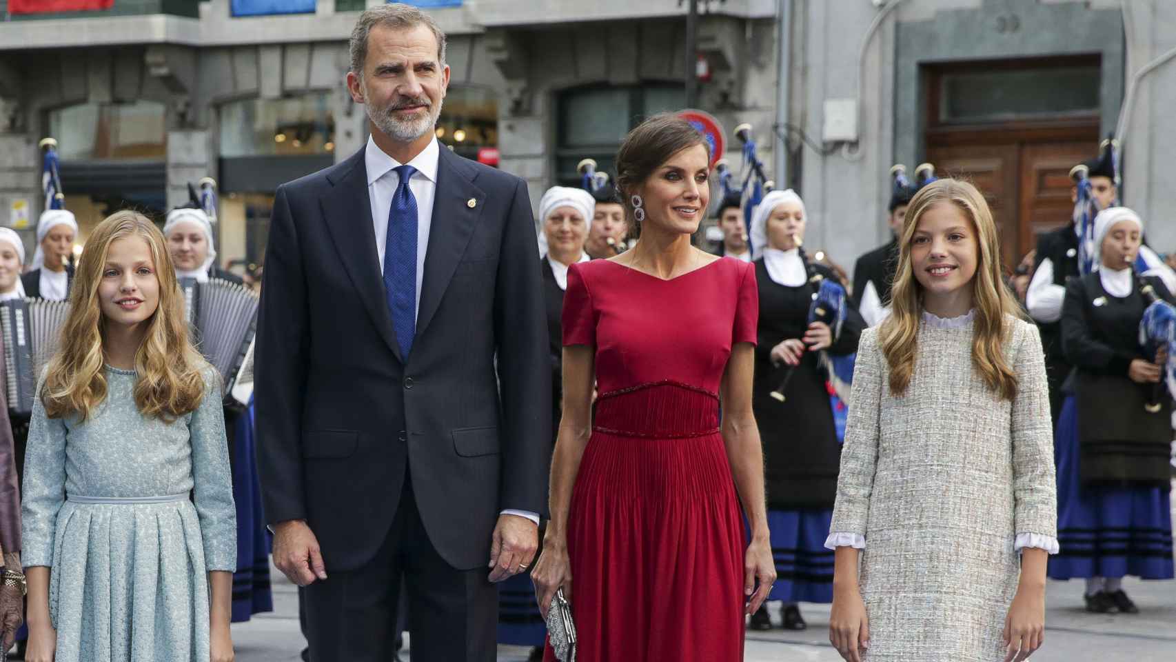 Los Reyes y sus hijas en los premios Princesa de Asturias del año 2019.