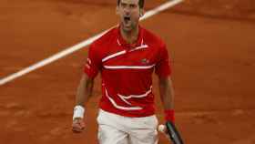 Djokovic celebrando un tanto en Roland Garros