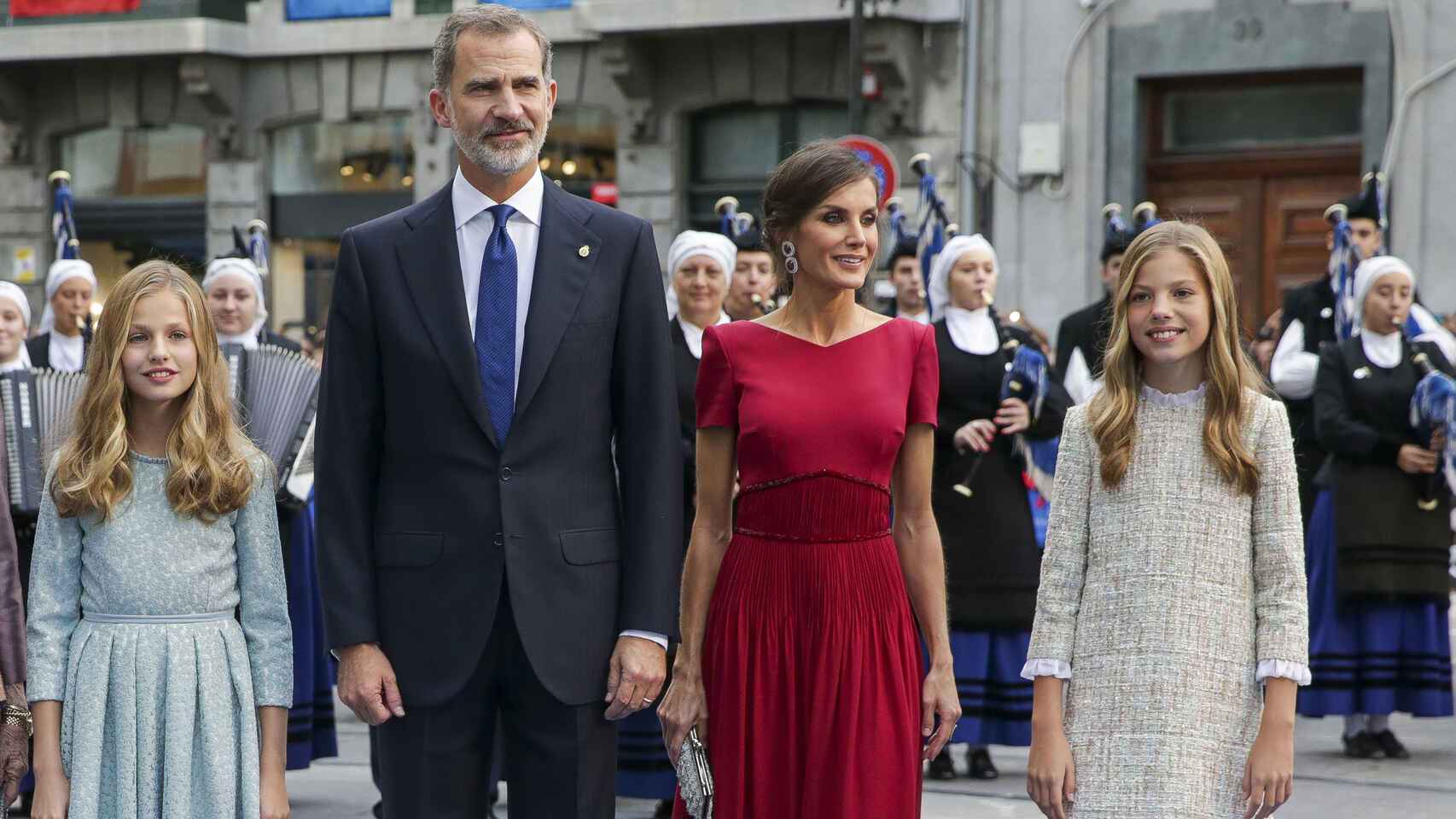 Los Reyes y sus hijas en los premios Princesa de Asturias del año 2019