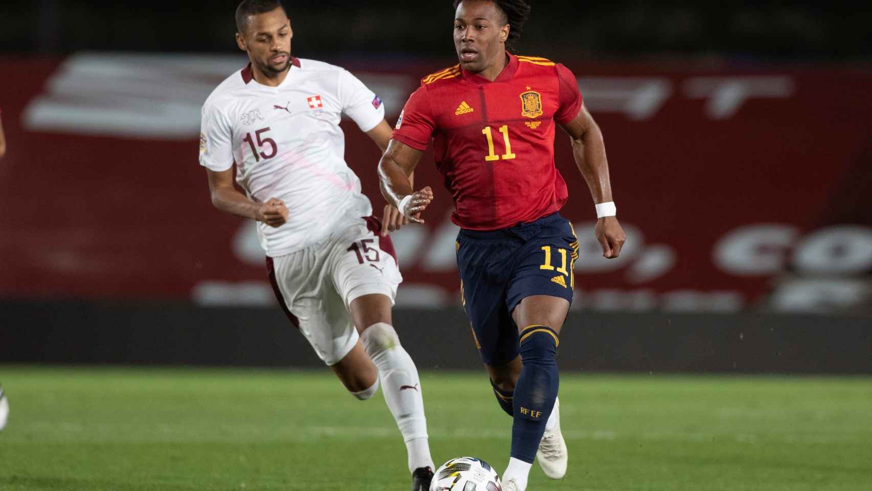 Adama Traoré durante el duelo entre España y Suiza