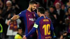 Luis Suárez y Leo Messi celebran un gol con el Barça