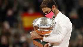 Nadal, con el título de campeón de Roland Garros.