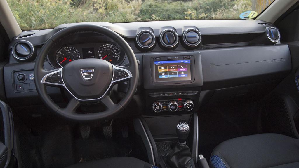 Es cierto que tiene un equipamiento sobrio; pero es un coche que no engaña!