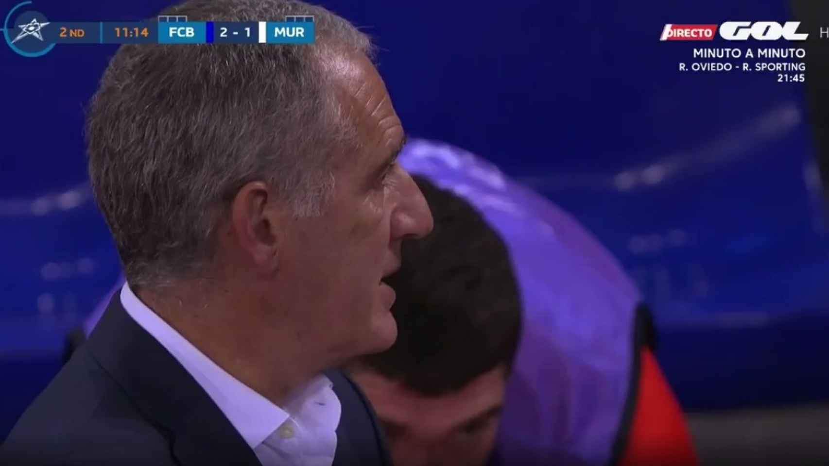 El momento en el que le cuelan un mensaje a Santi Duque en la retransmisión de la final de la Champions League de fútbol sala
