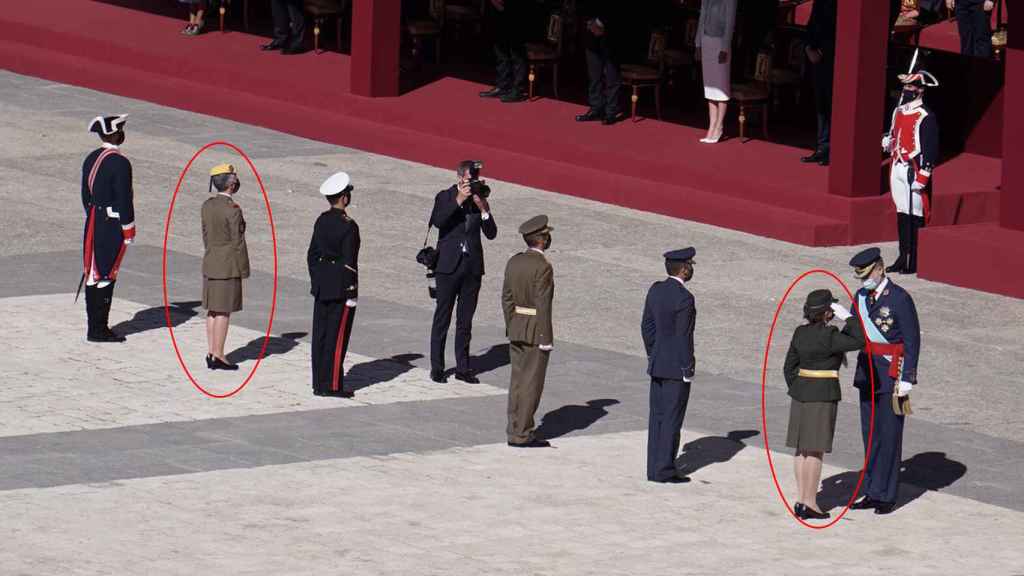 Imagen de los seis militares que han recibido la medalla de manos de Felipe VI. Sólo dos eran mujeres.