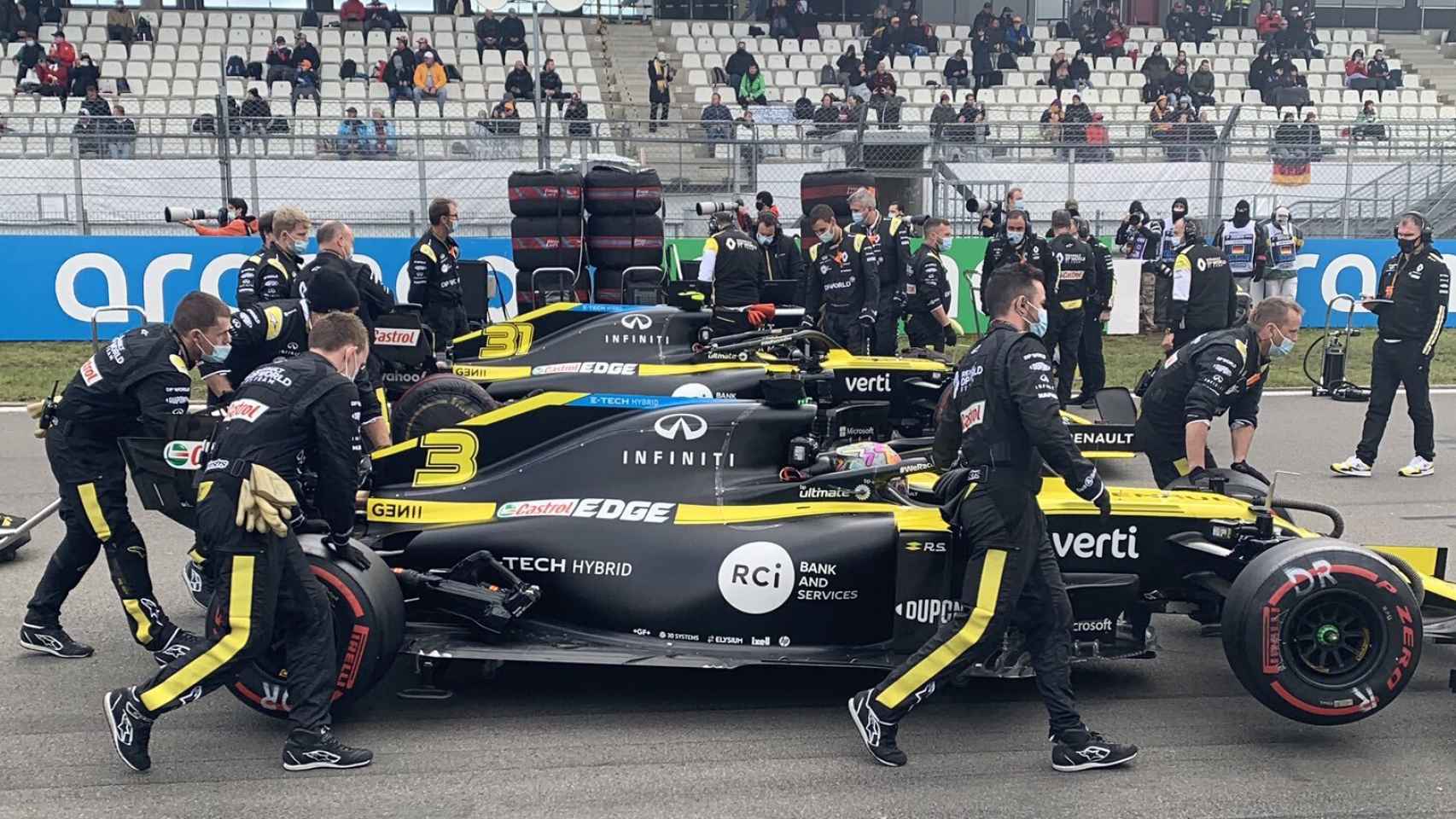 Los coches de Ricciardo y Ocon en Nurburgring