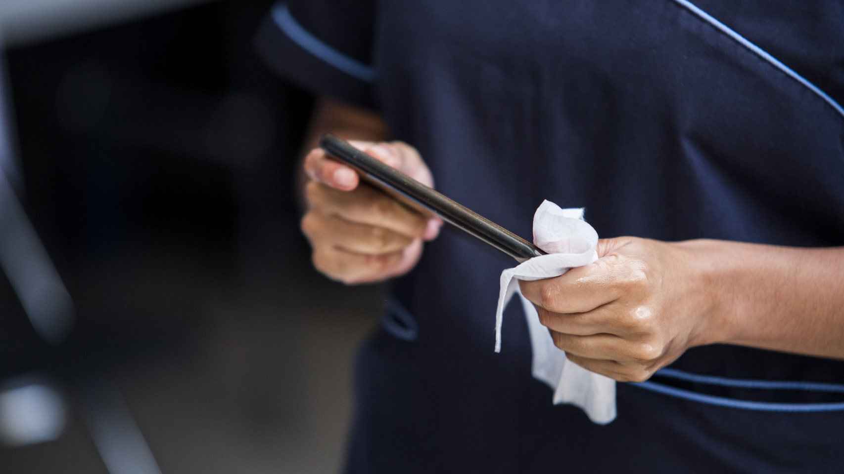 Limpiar el móvil es importante, pero no debería ser una obsesión