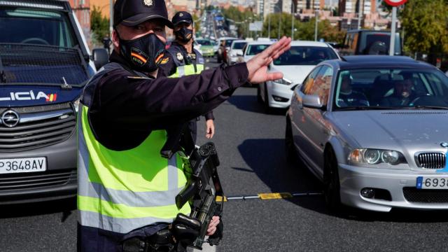 Controles en Madrid tras la aplicación del estado de alarma.