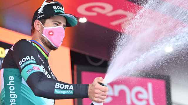 Peter Sagan celebra la victoria en la décima etapa del Giro de Italia 2020