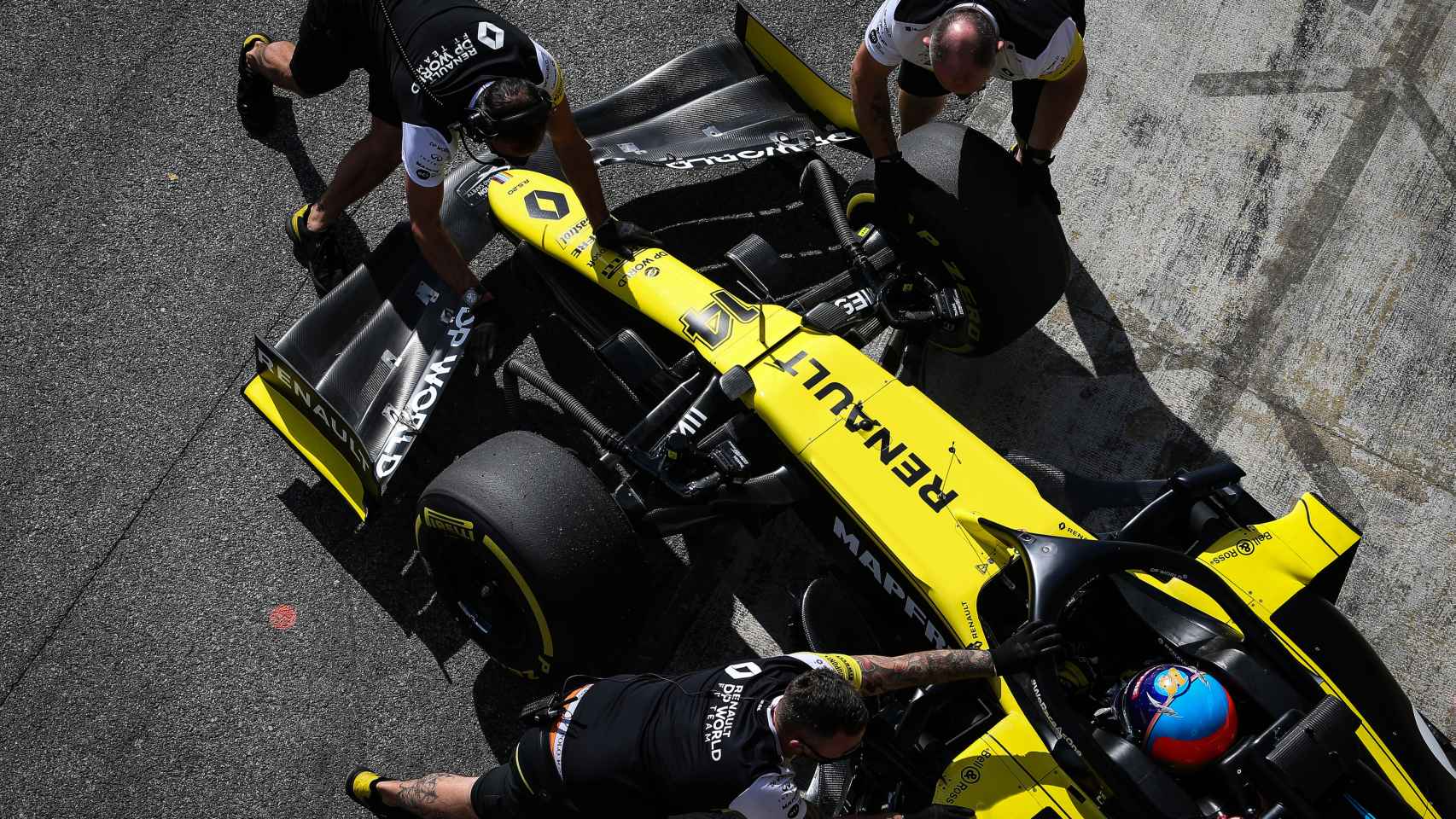 Los ingenieros vuelven a meter el Renault F1 de 2020 que condujo Fernando Alonso en el Filming Day en Montmeló